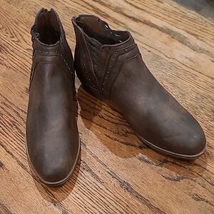 Cloudwalkers by Avenue  sz 11W ladies ankleboots, man-made Materials